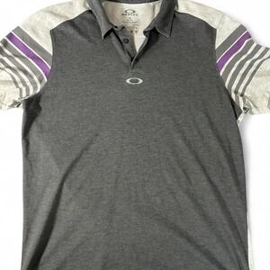 Tailored fit Oakley lightweight golf/polo shirt. Men's XL